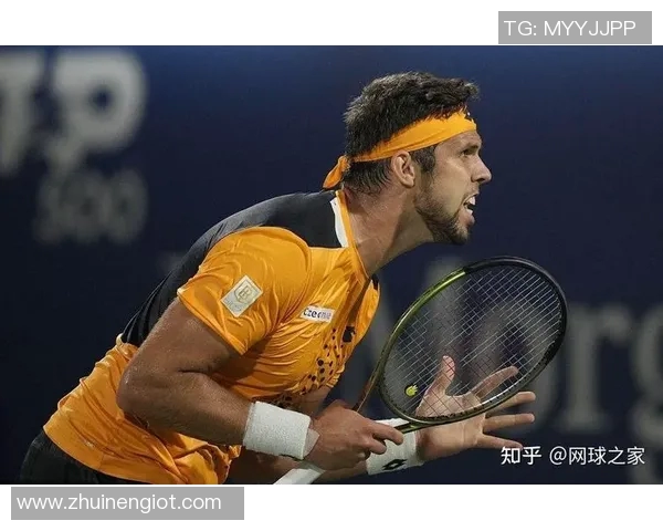 德约科维奇跨界挑战足球明星展现运动员多才多艺的魅力与激情